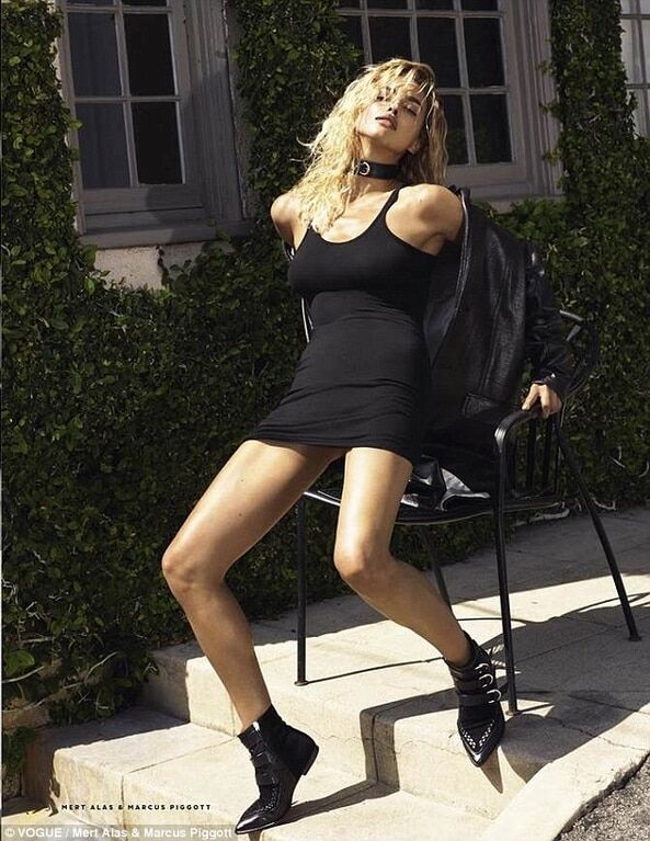 Ирина Шейк стала блондинкой и снялась в пикантной фотосессии для Vogue