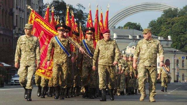 Хрещатиком пройшли танки і БТРи