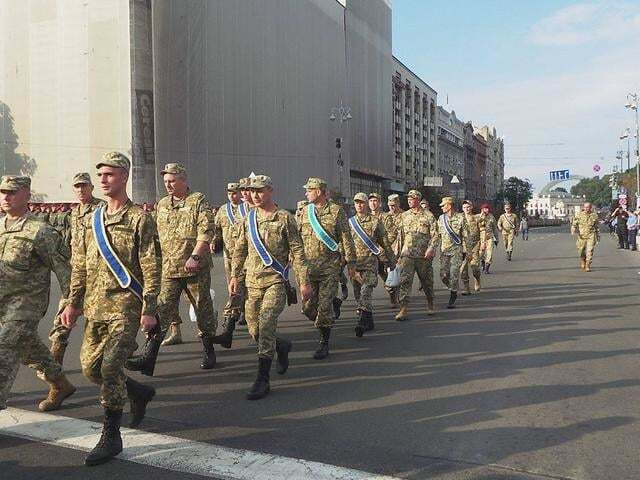 Хрещатиком пройшли танки і БТРи