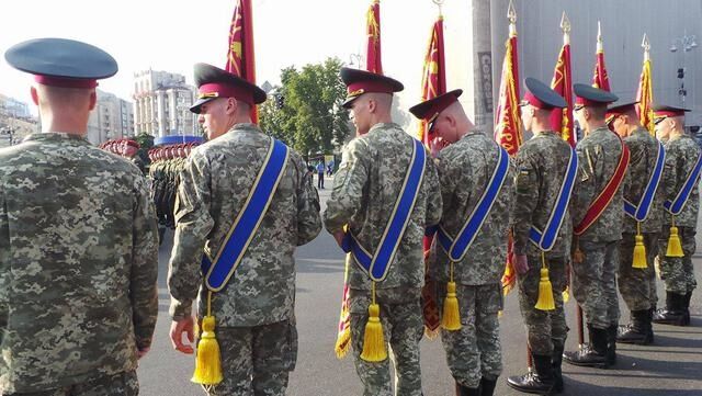 По Крещатику прошли танки и БТРы: в сети показали фото и видео репетиции парада 