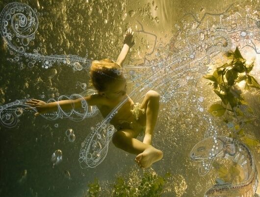 Дети под водой: невероятные снимки британского фотографа