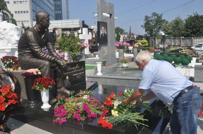 "Динамо" открыло в Киеве памятник легендарному Белькевичу