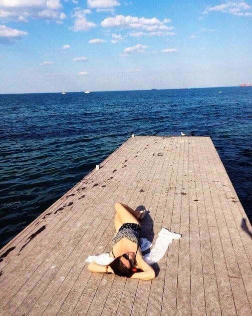 Могилевская похвасталась постройневшей фигурой в купальнике: фото звезды из Одессы
