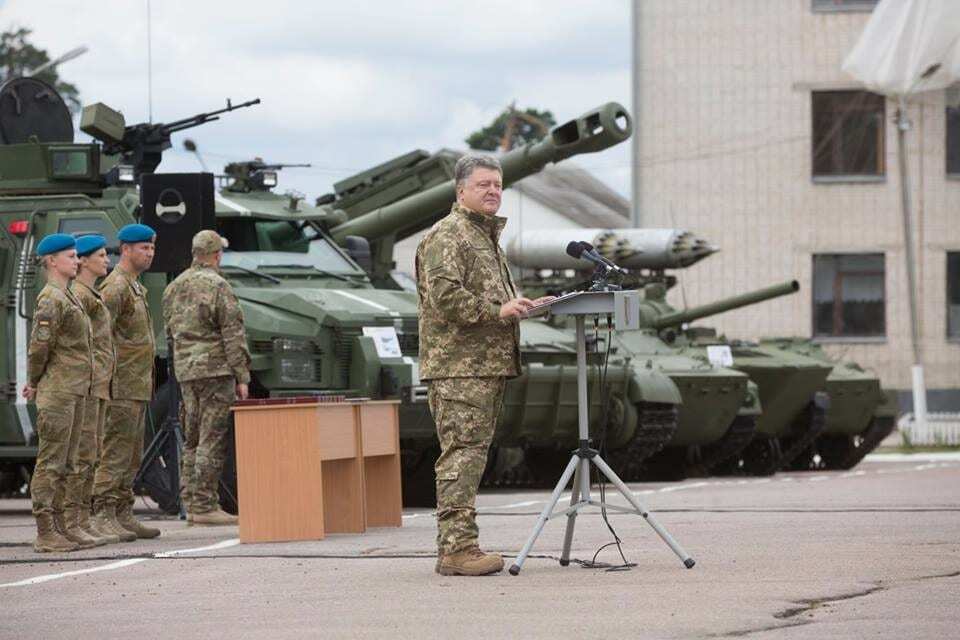 "Ніхто, крім нас!" Порошенко назвав головне завдання для десантників