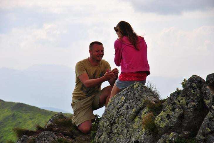 Это любовь: боец АТО сделал своей возлюбленной предложение на вершине горы. Опубликованы фото