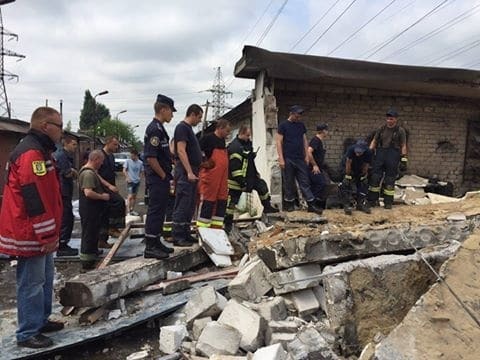 Обвал гаража в Киеве: спасатели сообщили подробности ЧП