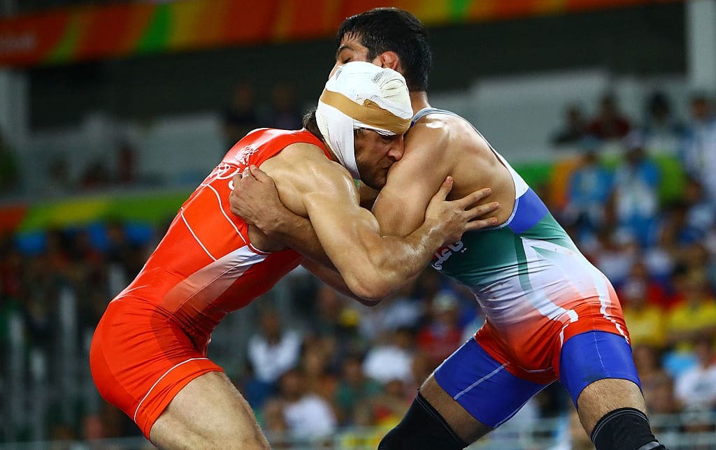 Российскому борцу в финале Олимпиады разбили голову и лишили "золота": кровавые фото