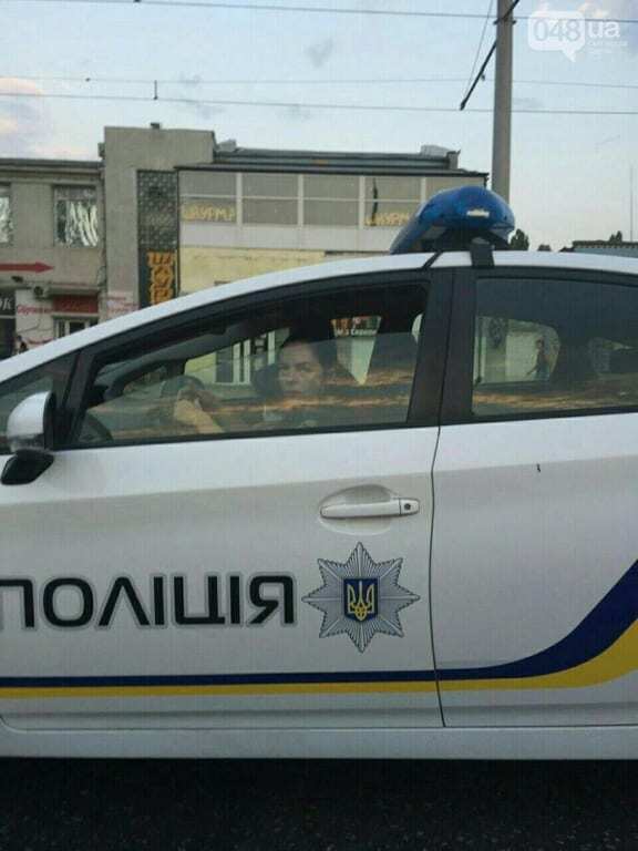 Нарушаем и посылаем: в Одессе показали полицейскую-хамку. Фотофакт