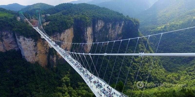 В Китае открыли самый высокий и самый длинный стеклянный мост в мире. Опубликованы фото, видео