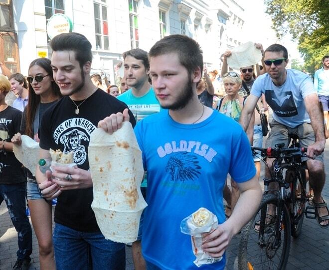 В Одесі провели акцію на захист шаурми