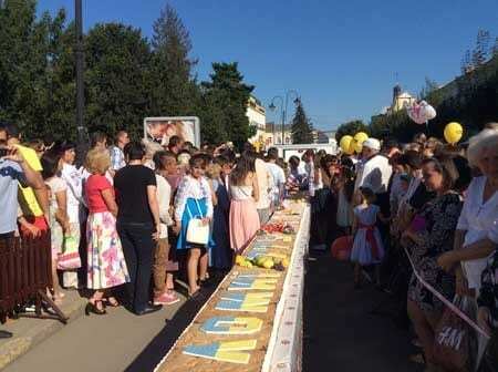 В Коломые установили второй национальный рекорд за одни сутки. Фотофакт