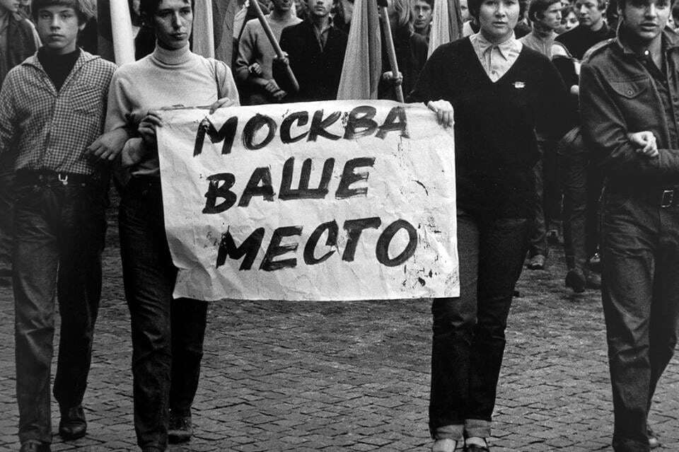 "Ідіть додому, російські собаки, горілки немає!" У мережі нагадали криваве вторгнення Москви у Чехословаччину