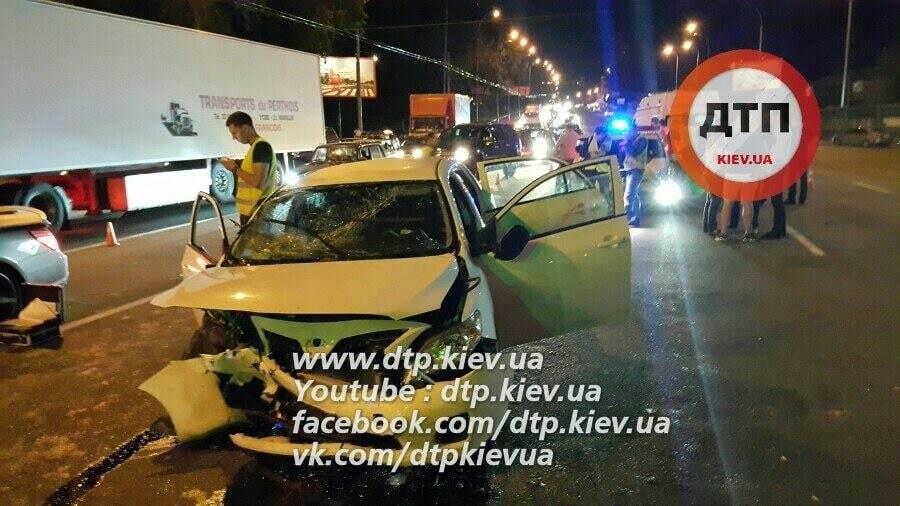 В Киеве произошло масштабное пьяное ДТП: семь пострадавших
