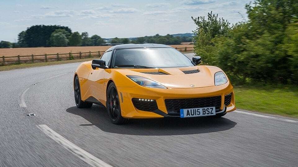 Спорткар Lotus Evora для европейского рынка укомплектуют подстаканником: фотофакт