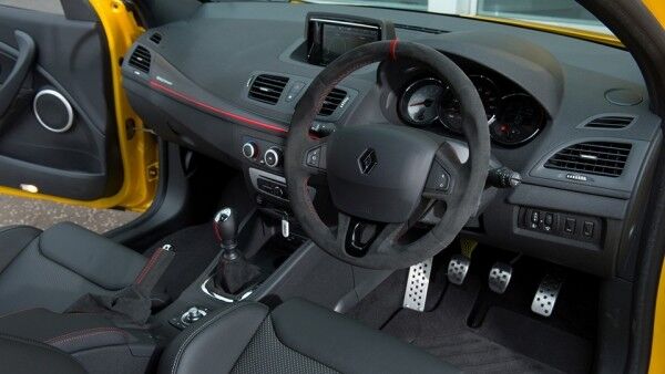 В Великобритании продадут последний экземпляр Renault Megane RS текущего поколения. Фото
