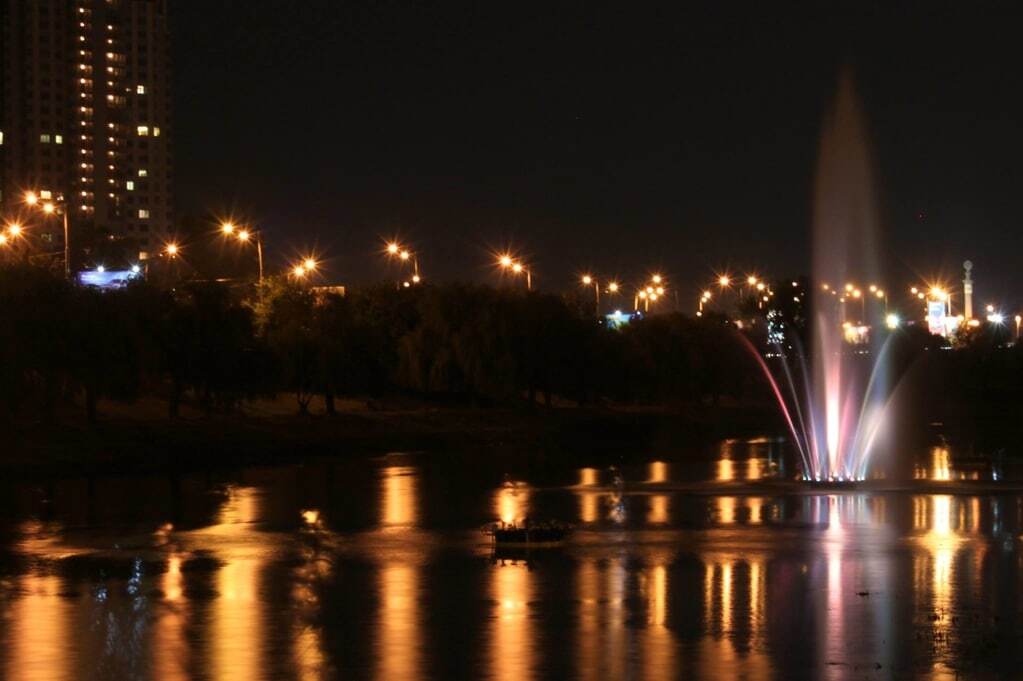 Готовят ко Дню Независимости: в Киеве засияли новые фонтаны