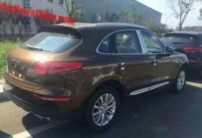 Клон Porsche Macan: в сети появились новые снимки китайского кроссовера Zotye SR8