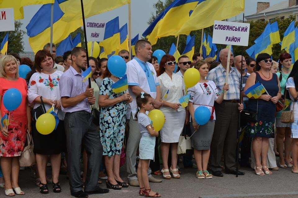 Прапори і патріотична хода: звільнений Краматорськ відсвяткував День Незалежності