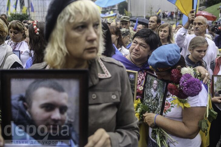 Незламні: после парада в центре Киева прошли матери погибших в АТО защитников Украины. Опубликованы фото и видео