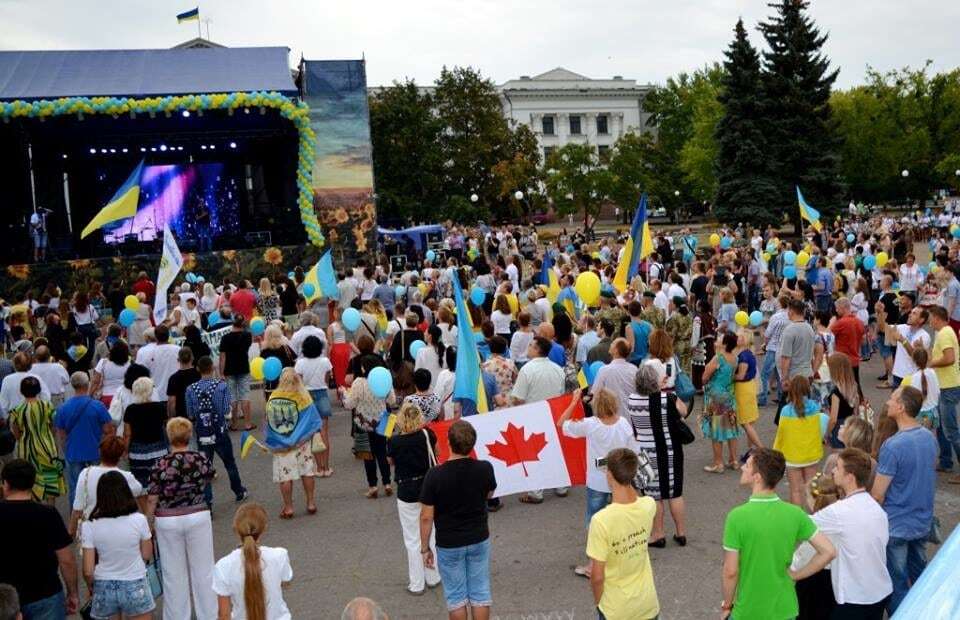 Флаги и патриотическая хода: освобожденный Краматорск отпраздновал День Независимости. Опубликованы яркие фото, видео