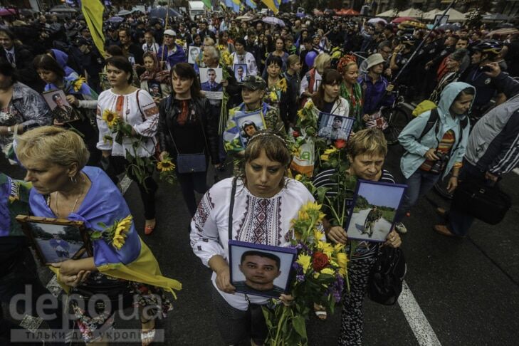 Незламні: после парада в центре Киева прошли матери погибших в АТО защитников Украины. Опубликованы фото и видео