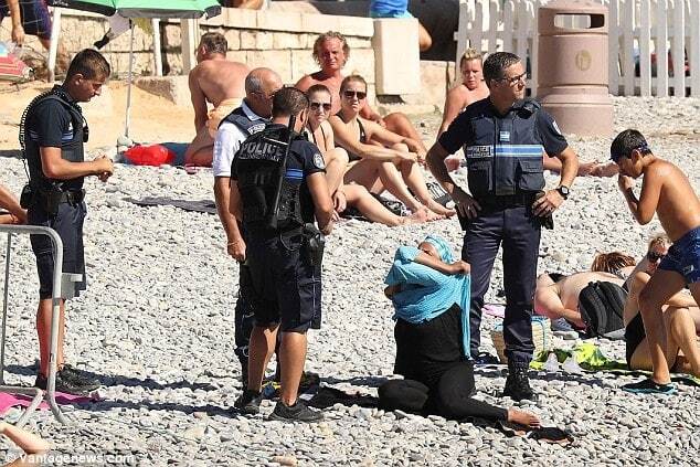 Во Франции полиция заставила мусульманку раздеться на пляже: фотофакт