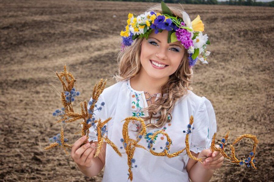 Вітання Україні: фото природи з українською символікою 