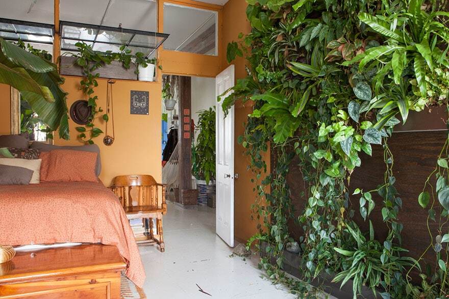 Американська модель перетворила свою квартиру в міські джунглі