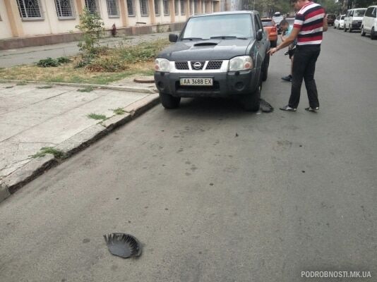 В Николаеве "веселый" маршрутчик "под кайфом" разбил 5 авто: фоторепортаж и видеофакт