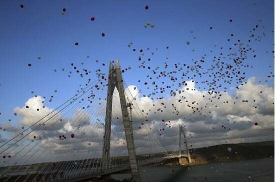 У Туреччині урочисто відкрили третій підвісний міст через Босфор