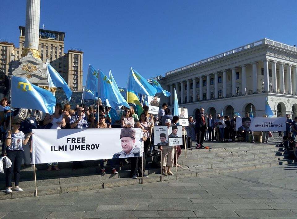 "За Крим я віддам життя": у Києві зібрався Майдан на підтримку Умерова