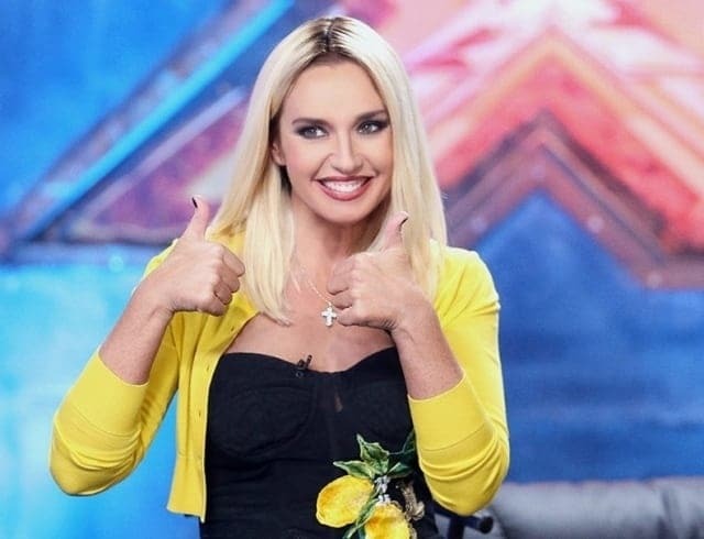 Розовые платья и рюши: имиджмейкер прокомментировала смену образа Оксаны Марченко   