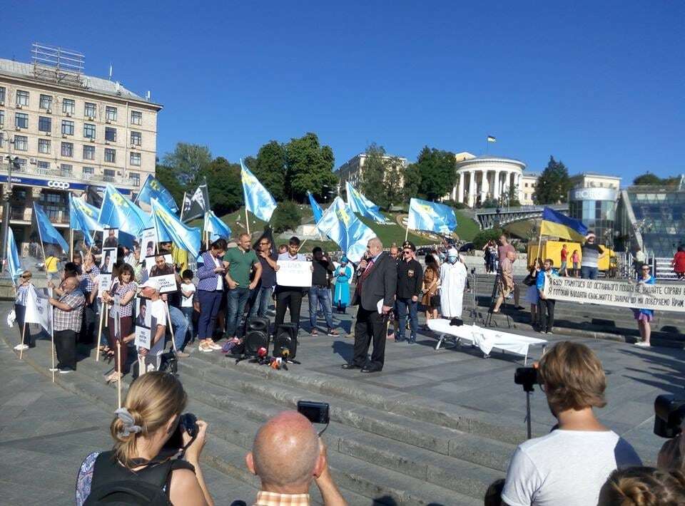 "За Крым я отдам жизнь": в Киеве собрался Майдан на поддержку Умерова
