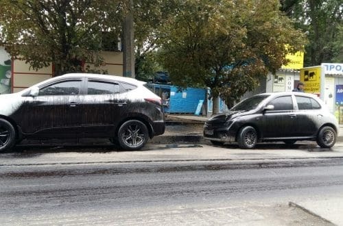 Посреди Харькова вместо дорог смолой залили машины