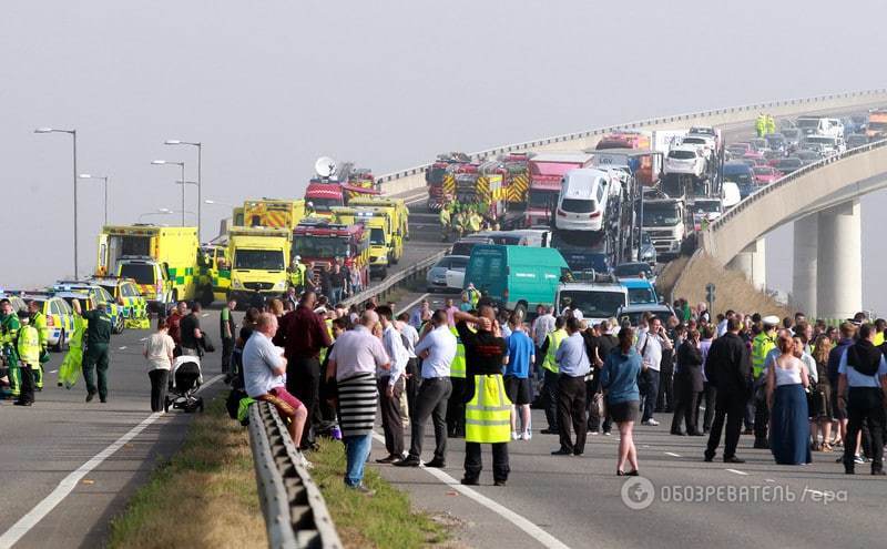 Громадное ДТП в Великобритании: на загруженное шоссе рухнул мост
