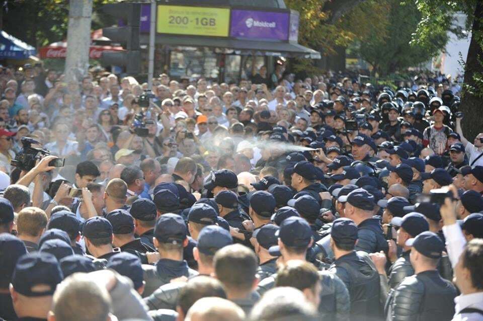 День независимости: молдовские силовики использовали против митингующих слезоточивый газ