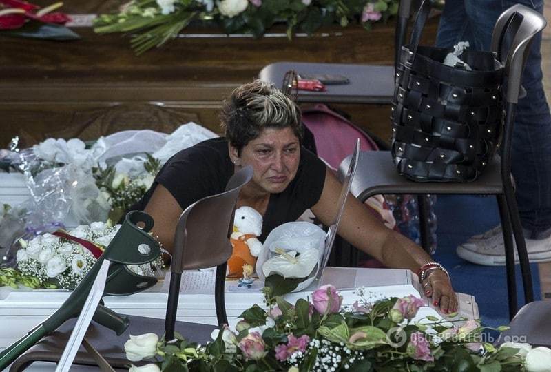 Погибли 290 человек: в Италии начались похороны жертв разрушительного землетрясения. Фоторепортаж
