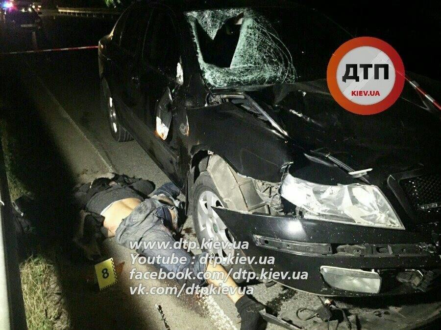 ДТП в Киеве: на Одесской трассе автомобиль насмерть сбил пешехода. Опубликованы фото