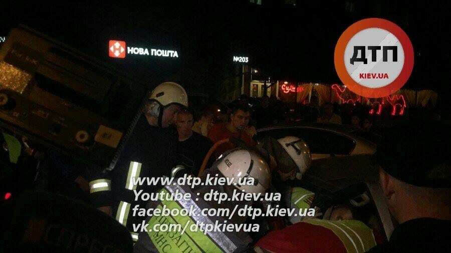 ДТП в Киеве: на Одесской трассе автомобиль насмерть сбил пешехода. Опубликованы фото