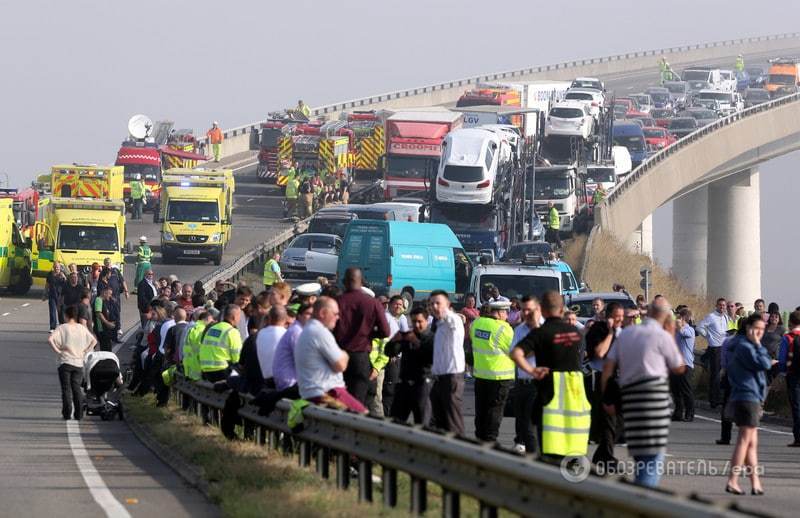 Громадное ДТП в Великобритании: на загруженное шоссе рухнул мост