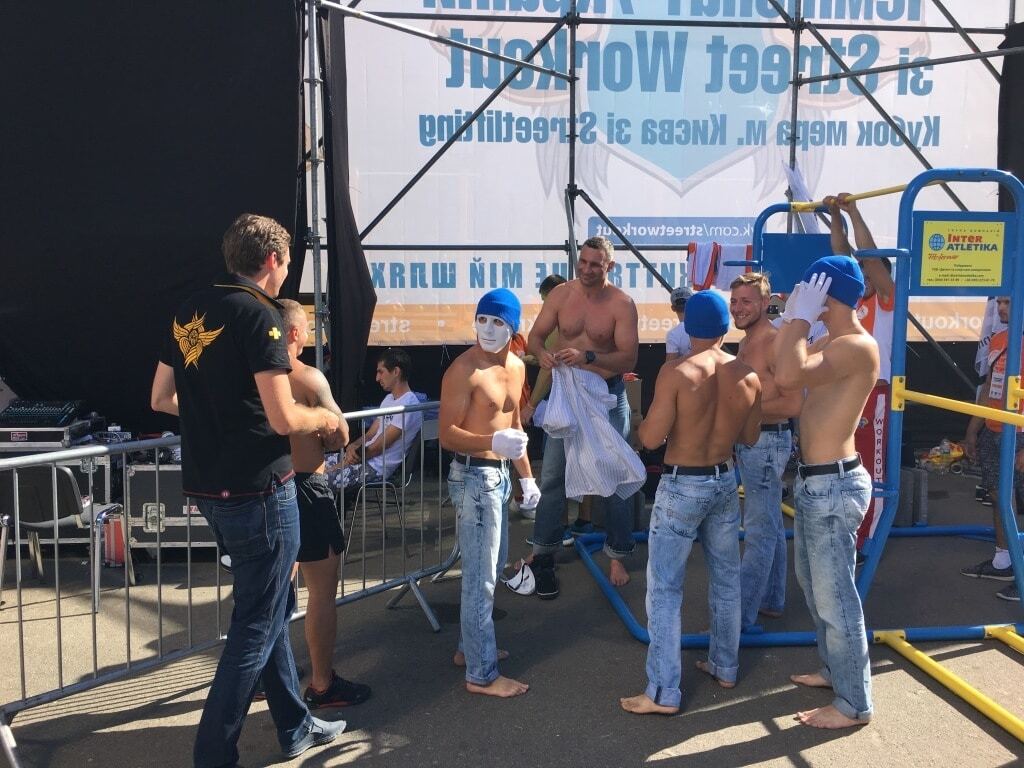 В маске и полуобнаженный: Кличко похвастался фигурой на чемпионате по Street Workout в Киеве. Опубликованы фото