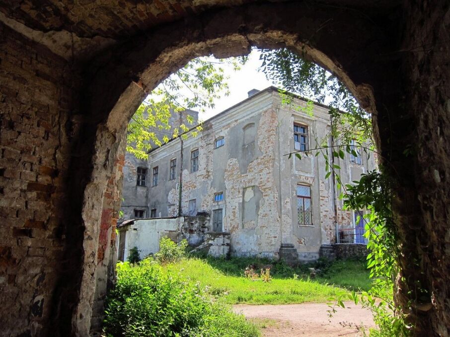 Незвідана Україна: топ-5 замків Львівщини, які не показують туристам