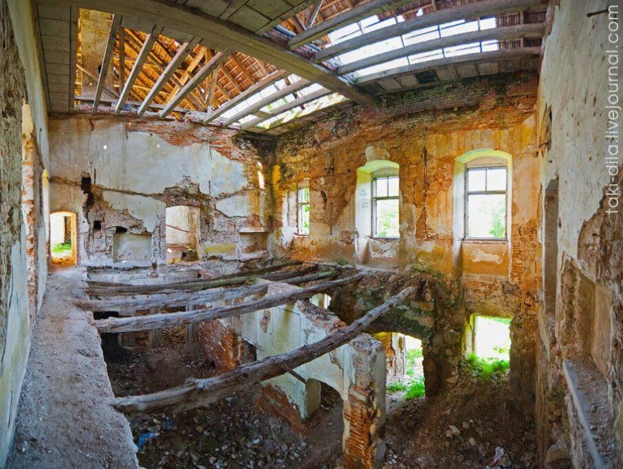 Незвідана Україна: топ-5 замків Львівщини, які не показують туристам