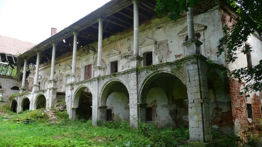 Незвідана Україна: топ-5 замків Львівщини, які не показують туристам