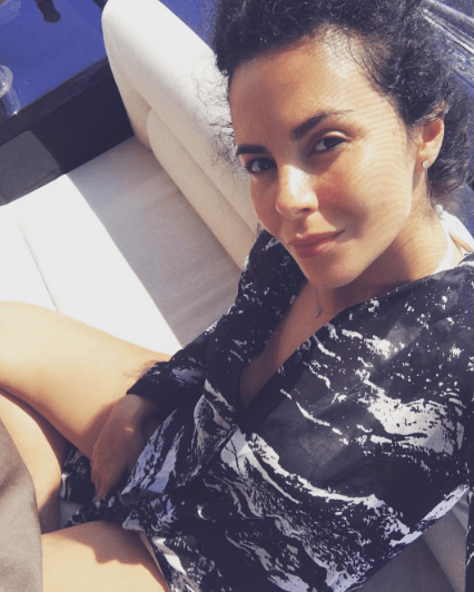 Настя Каменских позировала в прозрачном пеньюаре