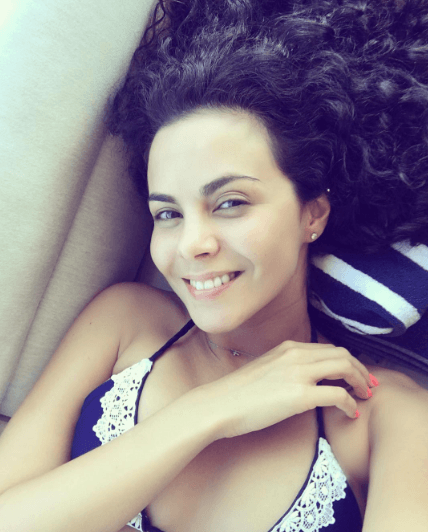 Настя Каменских позировала в прозрачном пеньюаре