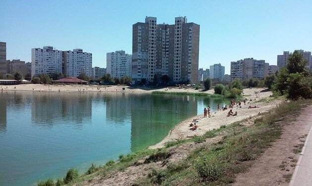 "Дивно дивитися": киян стривожив колір столичного озера