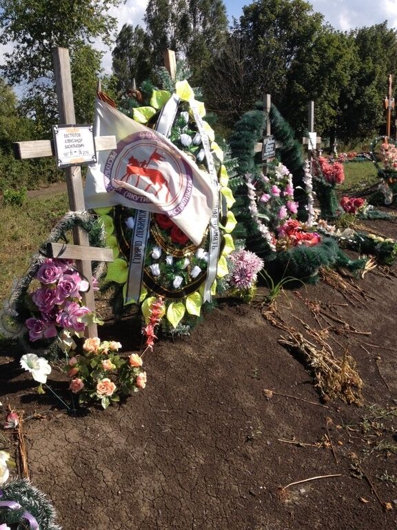 В сети показали, как хоронят террористов "ДНР" на Донбассе: опубликованы фото