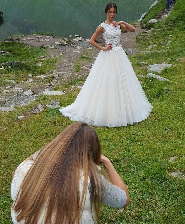 Победительница "Холостяка-6" стала невестой: фото в роскошном свадебном платье