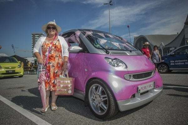 В Гамбурге состоялся рекордный парад компакт-каров Smart: фотофакт